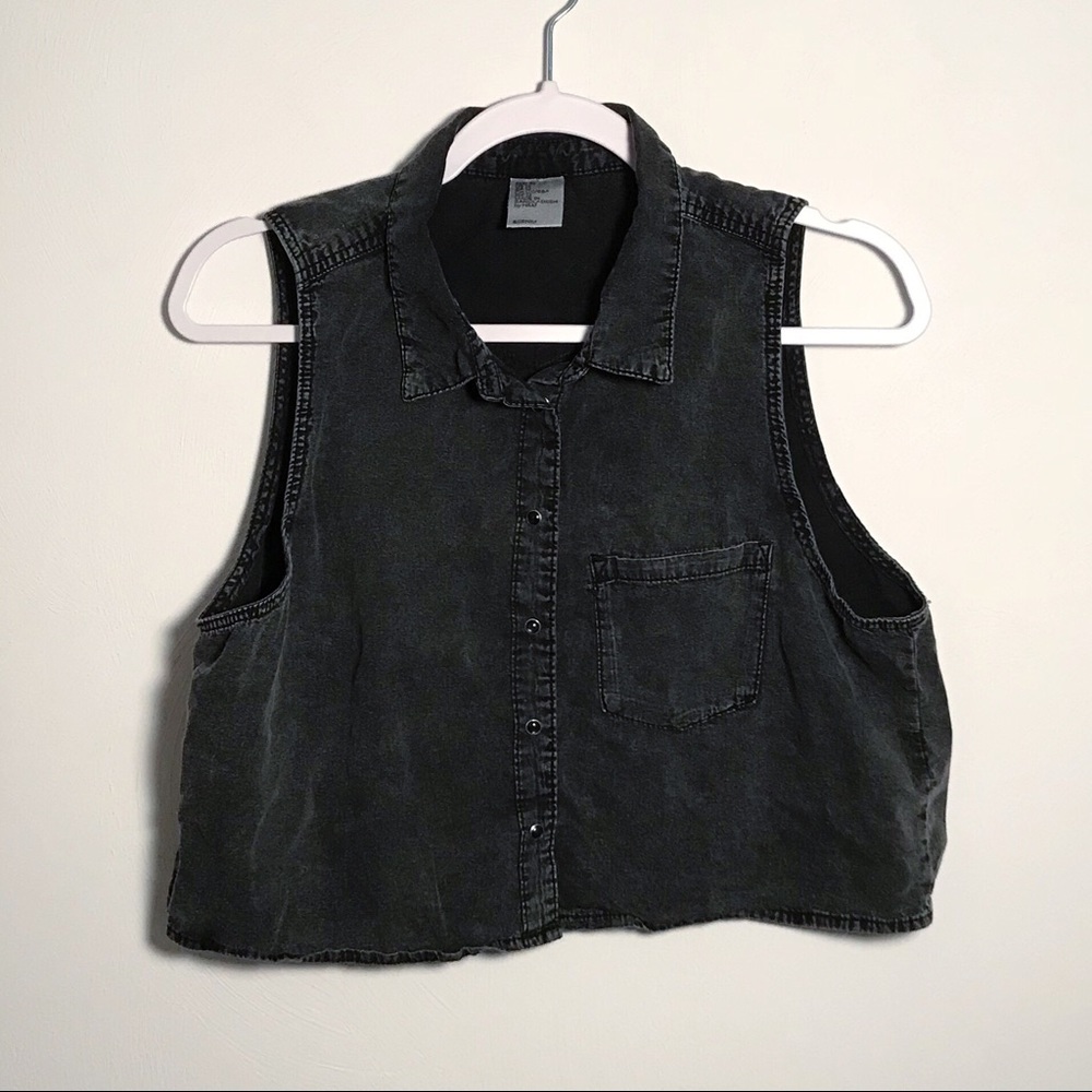 💫3/$12 Cropped black denim vest